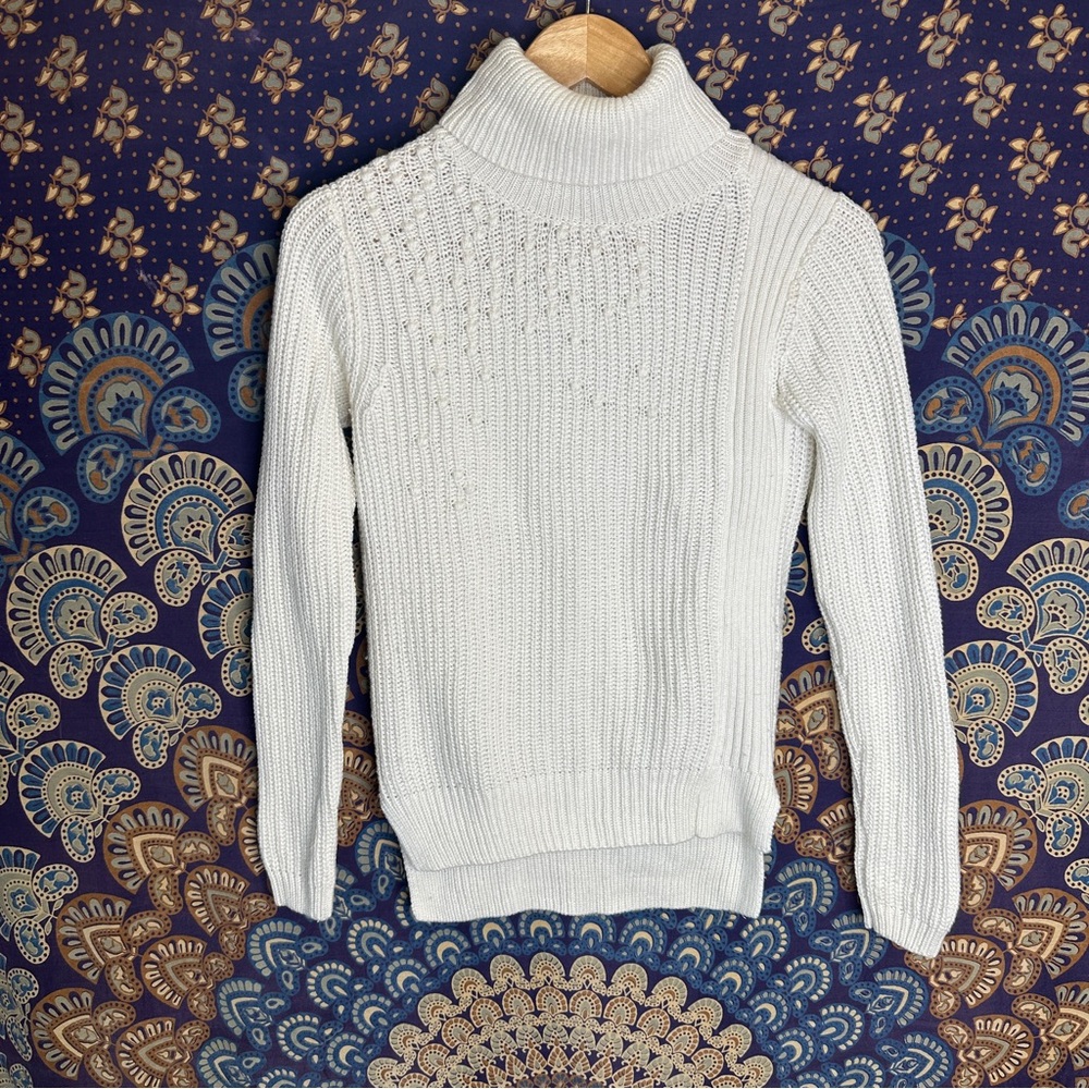 🦋5/20$🦋 heavy knit white turtleneck